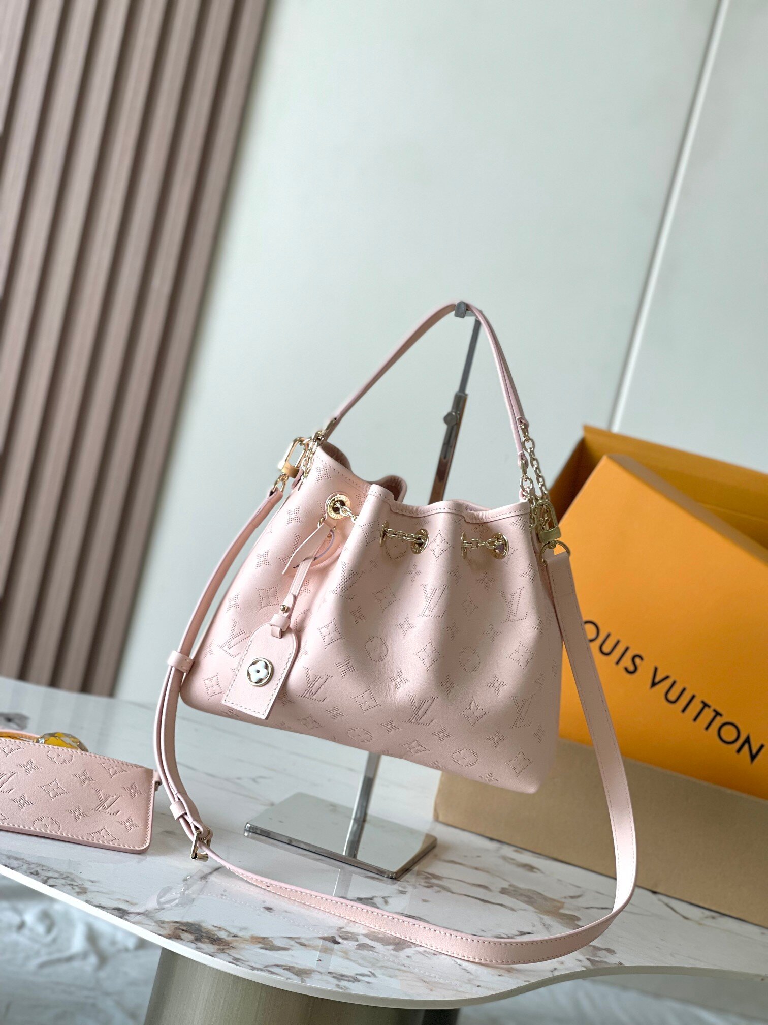 LV M11283 pink